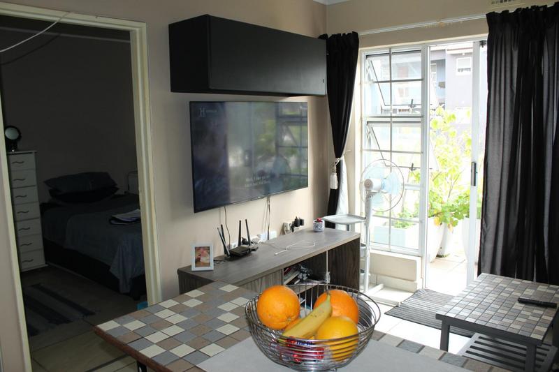 2 Bedroom Property for Sale in Buhrein Western Cape